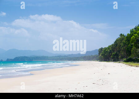 Long Beach, einer 18 Kilometer langen weißen Sandstrand, San Vicente, Palawan, Philippinen Stockfoto