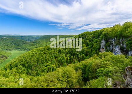 Wandern in der wunderschönen Landschaft von Bad Urach, Schwäbische Alb, Baden-Württemberg, Deutschland, Europa Stockfoto