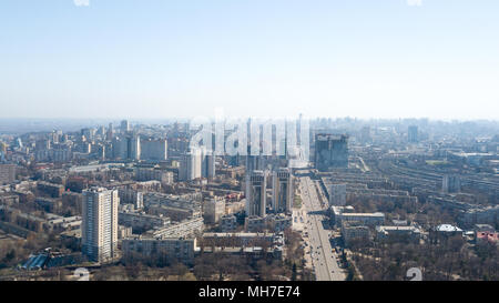 Wunderschöne Gegend von Kiew in der Nähe von Zentrum der Stadt bei Sonnenaufgang, Luftaufnahmen in Kiew, Ukraine. Stockfoto