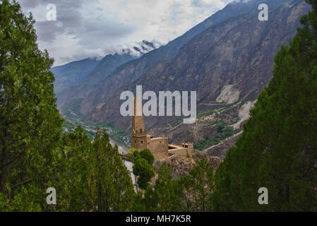 Alte Qiang Stein Wachturm in der Tibetischen Dorf Jiaju, Sichuan, China Stockfoto