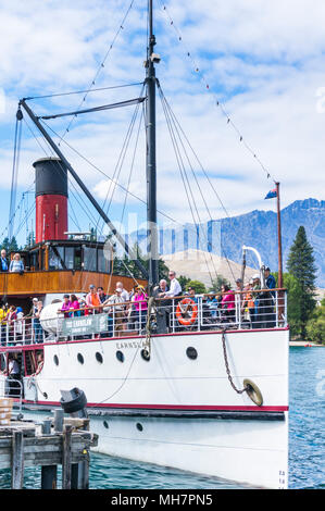 Queenstown, Südinsel Neuseeland TSS Earnslaw Kreuzfahrt auf dem Lake Wakatipu zur Walter Peak aus dem Dock am Queenstown Neuseeland Südinsel abfliegen Stockfoto