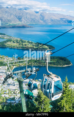 Queenstown, Südinsel Neuseeland Luftbild der Skyline Gondola Innenstadt Queenstown Stadtzentrum Lake Wakatipu und die Remarkables Stockfoto