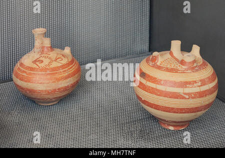 Mykenische Schiffe. Kleine bügel Gläser. 1225-1190 v. Chr.. Akropolis Museum. Athen. Griechenland. Stockfoto