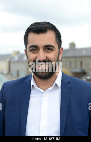 Humza Yousaf schottische Verkehrsminister Fragen, die aus der Presse in Bezug auf die nördliche Insel Fähre zu den Shetland Inseln Stockfoto