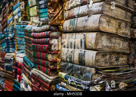 Alte Bücher Reihe. Vintage Books. Stapel alter Bücher. Foto lieferbar. Stockfoto