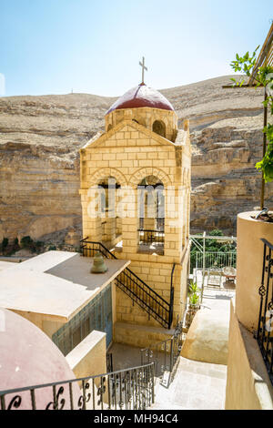 Glockenturm der Griechisch-orthodoxen Kloster von Saint George von Choziba in Juda Wüste in der Nähe von Jericho im Heiligen Land, Israel Stockfoto