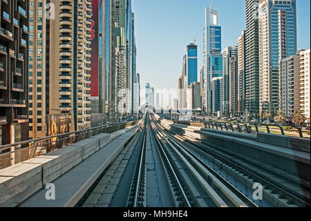 u-Bahn-Gleise in den Vereinigten Arabischen Emiraten Stockfoto