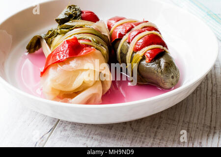 Türkische Aubergine Pickle/Patlican Tursusu. Traditionelle Speisen. Stockfoto