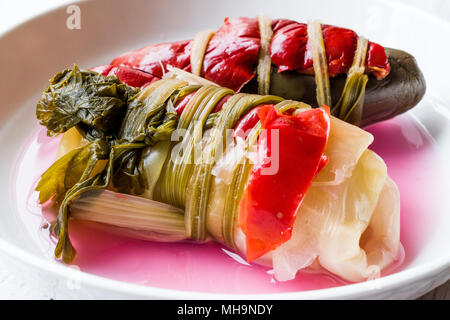 Türkische Aubergine Pickle/Patlican Tursusu. Traditionelle Speisen. Stockfoto