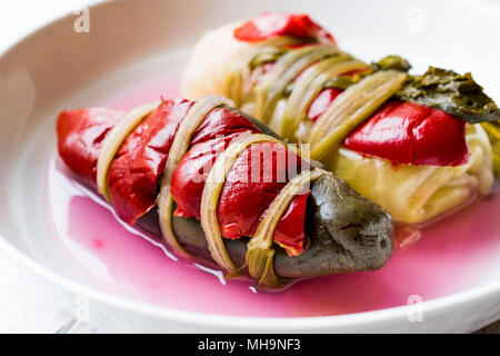 Türkische Aubergine Pickle/Patlican Tursusu. Traditionelle Speisen. Stockfoto