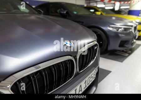 BERLIN/Deutschland - VOM 29. APRIL 2018: BMW F90 M5 steht in einem deutschen Parkplatz. Die F 90 M5, auf der Basis der BMW 5er Reihe (G30) am 21. August 2 vorgelegt wurde. Stockfoto