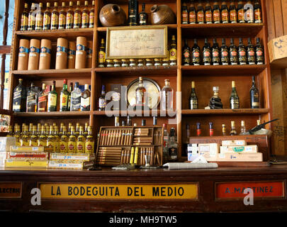 Mojitos sind die Spezialität La Bodeguita del Medio Bar in Havanna, Kuba. Stockfoto