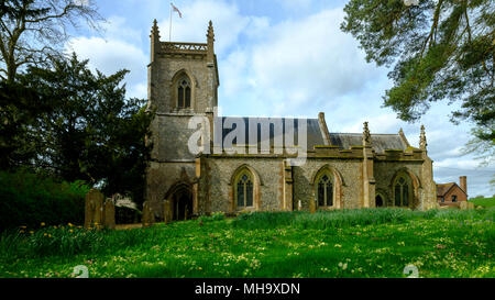 Frühling Nachmittag Sonne auf St. James' Church, East Tisted in der South Downs National Park, Hampshire, Großbritannien Stockfoto