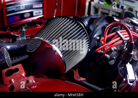 Montreal, Kanada, 18, April, 2018. Close-up eines hi-performance Luftfilter auf einem 4-cyclinder importieren. Motor Credit: Mario Beauregard/Alamy leben Nachrichten Stockfoto