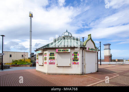 Geschlossen Sweet Shop an der Promenade in Rhyl Denbighshire Wales UK Stockfoto