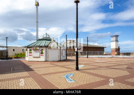 Geschlossen Sweet Shop an der Promenade in Rhyl Denbighshire Wales UK Stockfoto