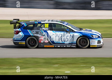 Donington Park, Derbyshire, UK. 29. April 2018. Dunlop MSA British Touring Car Championship. Jason Plato, Adrian Flux Racing, Subaru Levorg. Stockfoto