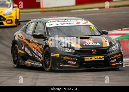 Donington Park, Derbyshire, UK. 29. April 2018. Dunlop MSA British Touring Car Championship. Dan Cammish Halfords Yuasa Racing Stockfoto