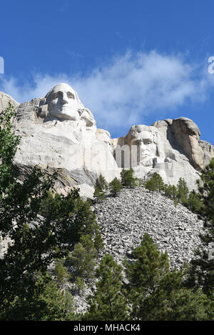 Das Mount Rushmore National Memorial ist eine massive Skulptur in Mount Rushmore in den Black Hills von South Dakota geschnitzt. 1941 Abgeschlossen unter Stockfoto