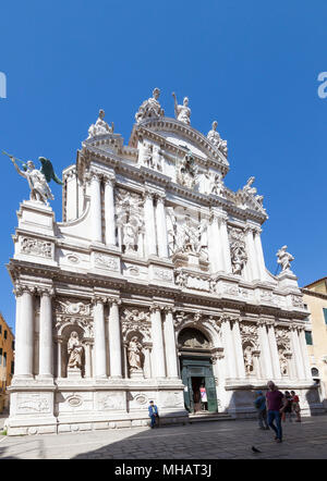 Barocke Fassade von Chiesa di Santa Maria del Giglio (Santa Maria Zobenigo; der hl. Maria von der Lilie), Campo Santa Maria del Giglio, San Marco, Venedig, Italien Stockfoto