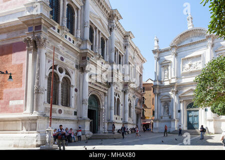 1560 Fassade der Scuola Grande di San Rocco, der Campo San Rocco, San Polo, Venedig, Venetien, Italien Gehäuse das Beste von Tintoretto und Chiesa San Rocco Stockfoto