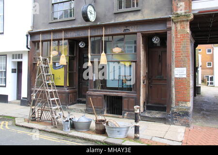 Von Hendy home Store in Hastings ist ein wunderschön restauriertes Alice im Wunderland der einen Shop mit genau der richtigen Menge Patina verbleibenden, UK, PETER GRANT Stockfoto