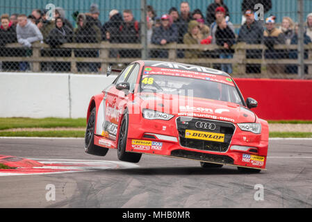 Donington Park, Derbyshire, UK. 29. April 2018. Ollie Jackson AMD Tuning Dunlop MSA British Touring Car Championship. Stockfoto