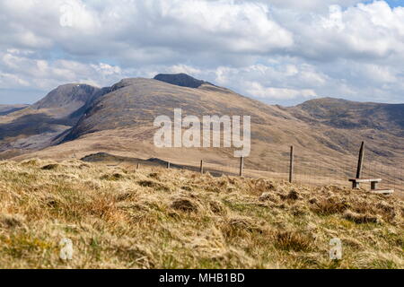 Mit Blick auf die Gipfel der Cadair Idris. Mynydd Moel und Cyfrwy vom Gipfel des Tyrrau Mawr Stockfoto