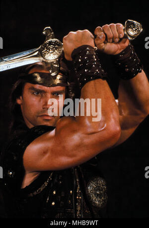 Red Sonja ist ein 1985 Dutch-American Schwert und Zauberei Aktion Film von Richard Fleischer geleitet. Der Film stellt Brigitte Nielsen als Titel Charakter mit Arnold Schwarzenegger, Sandahl Bergman, Ronald Lacey, Ernie Reyes Jr., Paul L. Smith und Pat Roach in Nebenrollen. Dieses Foto ist nur für den redaktionellen Gebrauch bestimmt und unterliegen dem Copyright der Film Company und/oder der Fotograf durch den Film oder die Produktion Firma zugewiesen und kann nur reproduziert durch Veröffentlichungen im Zusammenhang mit der Förderung der oben genannten Film. Eine obligatorische Gutschrift auf dem Film Firma ist erforderlich. Der Fotograf sh Stockfoto
