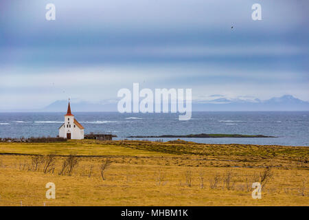 Typische red-roofed Kirche in Westfjorde, Island Stockfoto