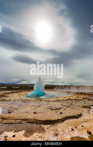 Der große Geysir Ausbruch im Frühjahr, Island Stockfoto