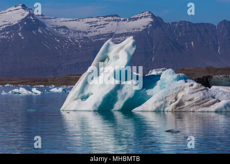 Schwimmende Eisberge in der Gletscherlagune Jokullsarlon, South Island Stockfoto