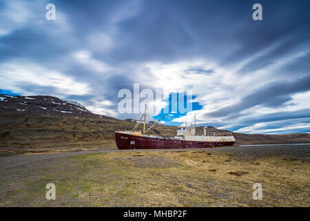 Gardar BA 64 Schiffswrack in Patrekfjordur, Westfjorde, Island Stockfoto