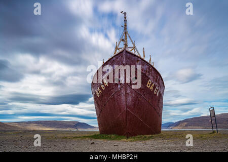 Gardar BA 64 Schiffswrack in Patrekfjordur, Westfjorde, Island Stockfoto