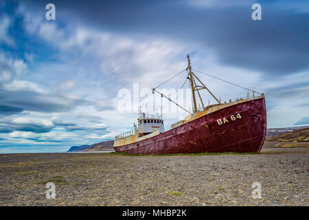 Gardar BA 64 Schiffswrack in Patrekfjordur, Westfjorde, Island Stockfoto