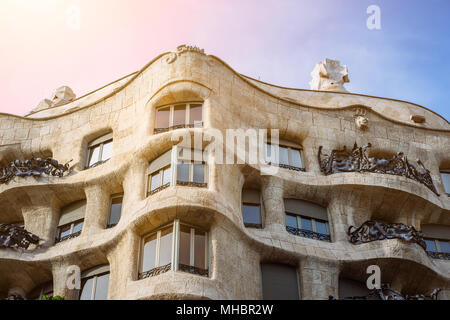 BARCELONA, SPANIEN - 26. April: Casa Milla, Details der Fassade des Hauses durch den Architekten Antonio Gaudi in Barcelona, Spanien Stockfoto