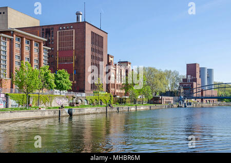 Berlin, Deutschland - 22. April 2018: Heizkraftwerk Charlottenburg von der deutschen Tochtergesellschaft von Vattenfall mit der Backsteingotik hist betrieben Stockfoto