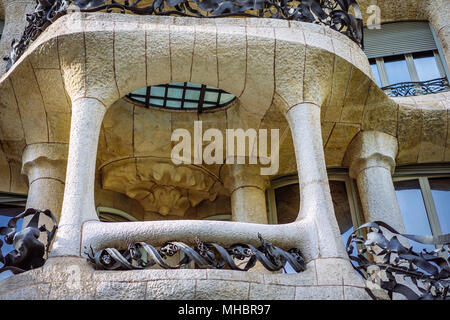 BARCELONA, SPANIEN - 26. April: Casa Milla, Details der Fassade des Hauses durch den Architekten Antonio Gaudi in Barcelona, Spanien Stockfoto