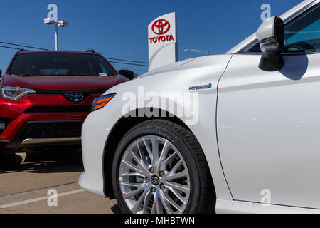 Lafayette - ca. April 2018: Toyota Auto- und SUV-Logo und Beschilderung. Toyota ist der 5. größte Unternehmen der Welt nach Umsatz II. Stockfoto