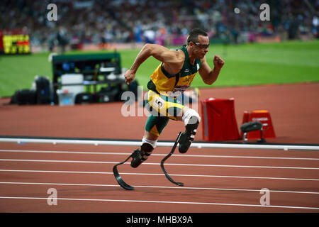 London 2012 - Olympia: Leichtathletik - Männer 400 m Halbfinale Oscar Pistorius von Südafrika London 2012 - Olympia: Schwimmen Praxis London 2012 - Olympia: Tauchen. London 2012 - Olympia: Schwimmen üben. London 2012 - Olympia: Schwimmen Praxis London 2012 - Olympia: Tauchen. London 2012 - Olympia: Schwimmen üben. London 2012 - Olympia: Leichtathletik - Heptathalon Jessica Ennis-GBR - Goldmedaille London 2012 - Olympia: Freibad Stockfoto