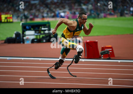 London 2012 - Olympia: Leichtathletik - Männer 400 m Halbfinale Oscar Pistorius von Südafrika London 2012 - Olympia: Schwimmen Praxis London 2012 - Olympia: Tauchen. London 2012 - Olympia: Schwimmen üben. London 2012 - Olympia: Schwimmen Praxis London 2012 - Olympia: Tauchen. London 2012 - Olympia: Schwimmen üben. London 2012 - Olympia: Leichtathletik - Heptathalon Jessica Ennis-GBR - Goldmedaille London 2012 - Olympia: Freibad Stockfoto