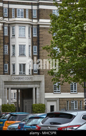 Cambray Hof Wohnungen in Cheltenham Town Centre. Vor WW II. Um 1937 gebaut. Stockfoto