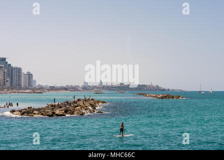 Israel, Tel Aviv-Yafo - 19. April 2018: Feier der 70. Tag der Unabhängigkeit Israels - Yom haatzmaout - Airshow von der israelischen Luftwaffe - die VRE Stockfoto