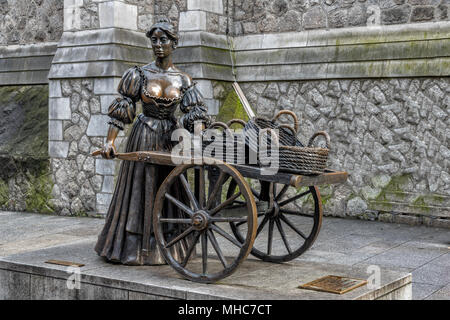 Die berühmten Dublin Molly Malone Statue außerhalb von St. Andrew's Church auf der Oberseite der Suffolk Street im Stadtzentrum von Dublin Stockfoto