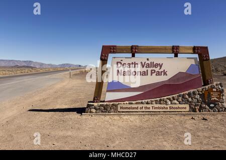 Eingang West Tabelle zum Death Valley National Park auf der California State Highway 190 östlich der Sierra Nevada Stockfoto