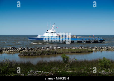 Service Boot, Fräulein Claire, kehrt von einem Erdgas-Plattform in Mobile, Alabama, USA. Stockfoto