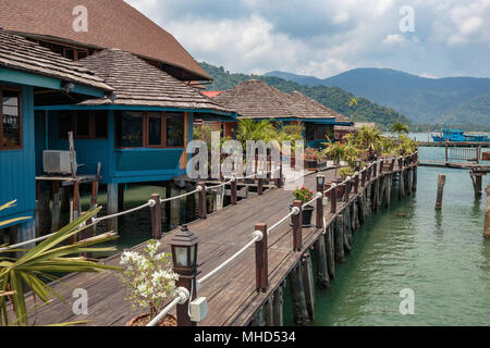 Häuser auf Stelzen im Fischerdorf Bang Bao, Koh Chang, Thailand Stockfoto