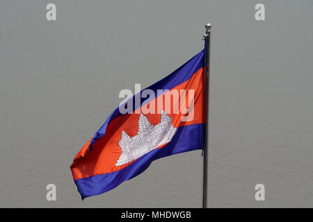 Flagge Kambodscha mit Angkor Wat im Zentrum, Phnom Penh, Kambodscha Stockfoto