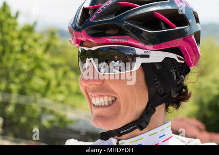 Paola Gianotti ##iorispettoilciclista ilgirodipaola Halten mutige Italienische weibliche Radfahrer rund um die Welt geradelt Guinness Weltrekordhalter tragen Stockfoto