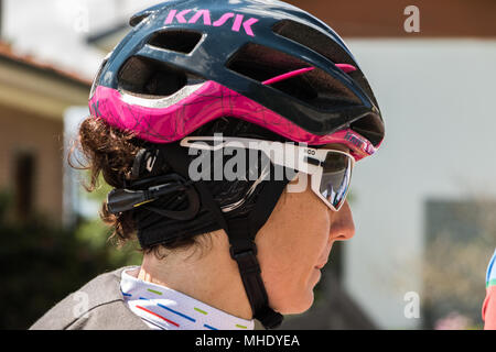 Paola Gianotti ##iorispettoilciclista ilgirodipaola Halten mutige Italienische weibliche Radfahrer rund um die Welt geradelt Guinness Weltrekordhalter tragen Stockfoto